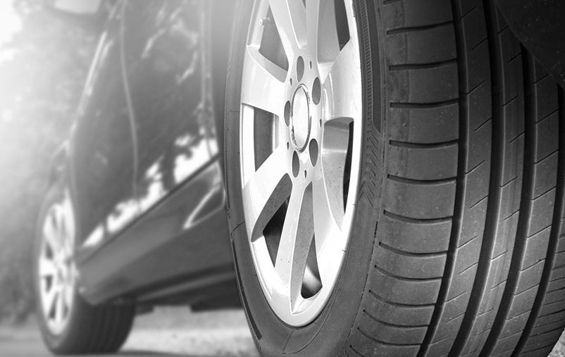 vida útil dos pneus do carro preto